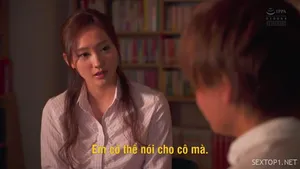 Em vừa cầm buồi vừa nói chuyện điện thoại với chồng