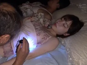 Thấy cậu học trò ngoan có em ghệ, cô giáo bắt cậu phang sml để quên đi bạn gái